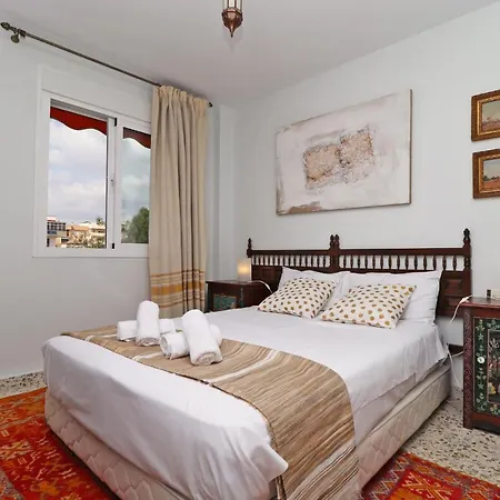 Del Parque Flats Castillo Apartment