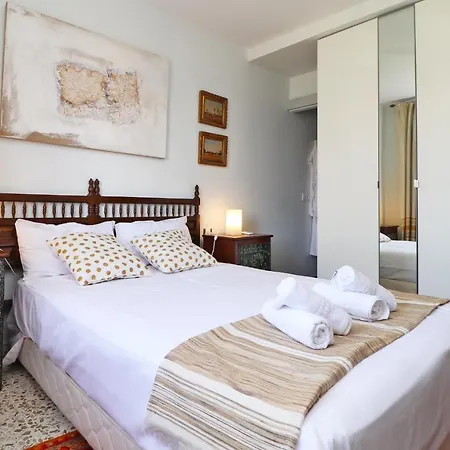 Del Parque Flats Castillo Apartment